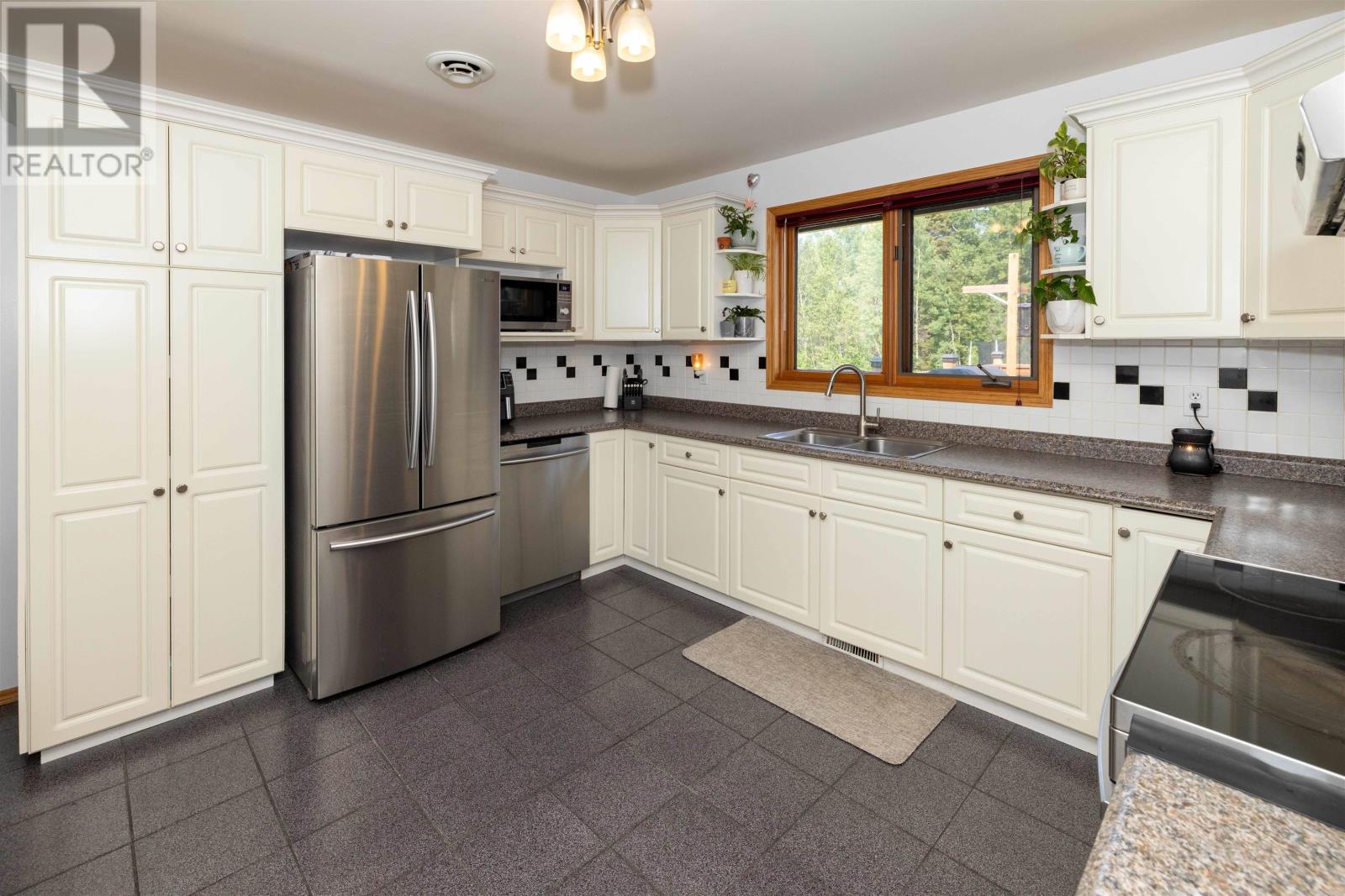 2446 Caspian ST - 5