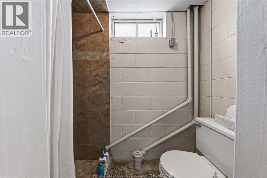 2065 VERDUN AVENUE - 36