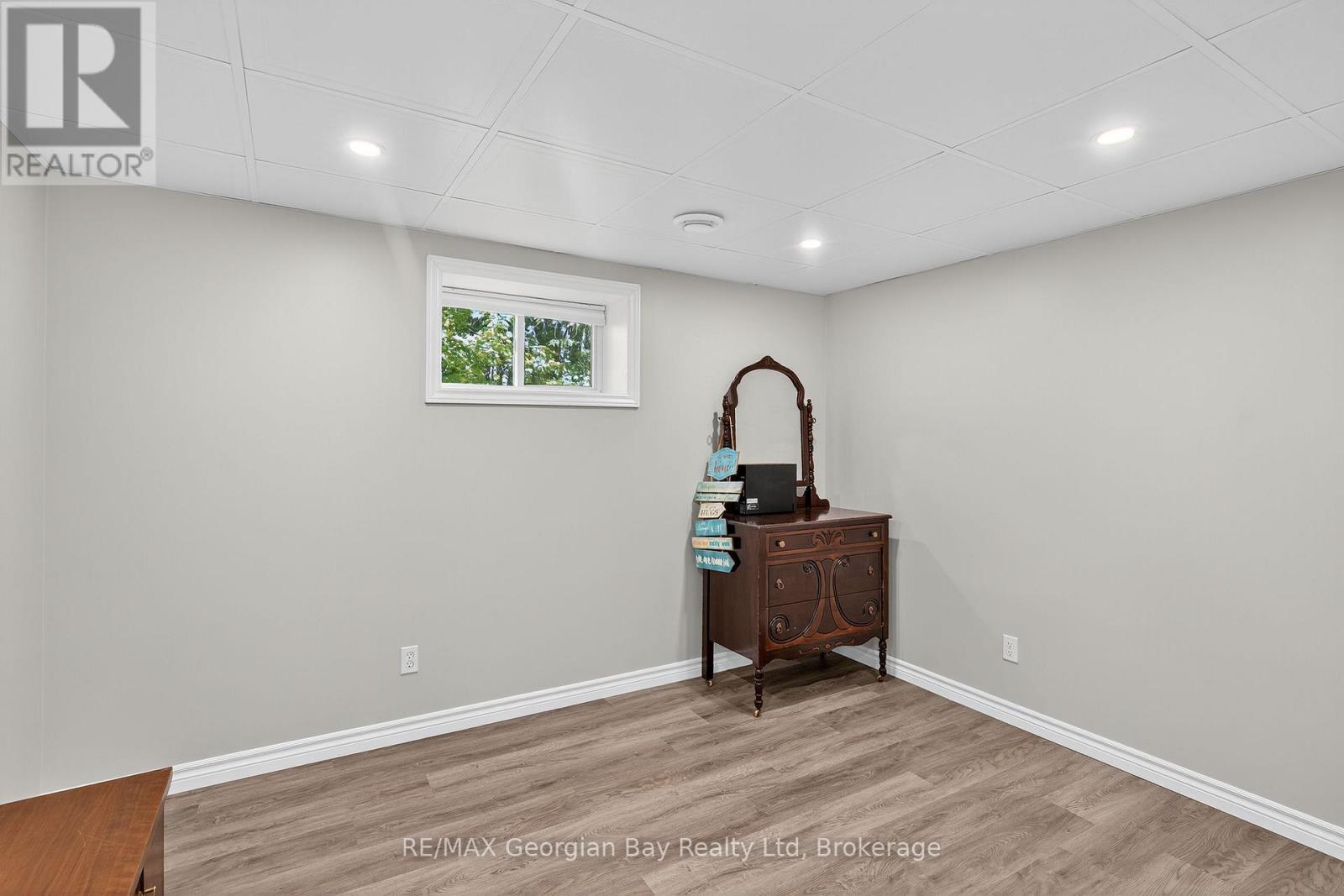 56 BECKETTS SIDE ROAD - 26
