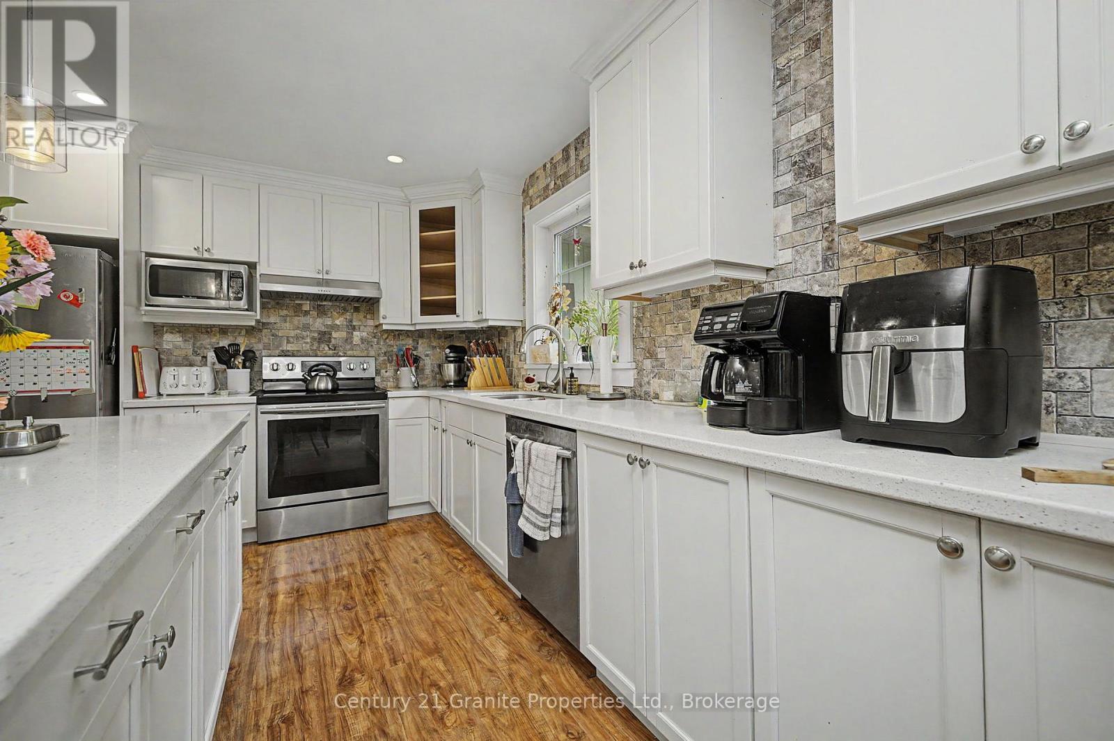 64 LOUCKS ROAD - 13