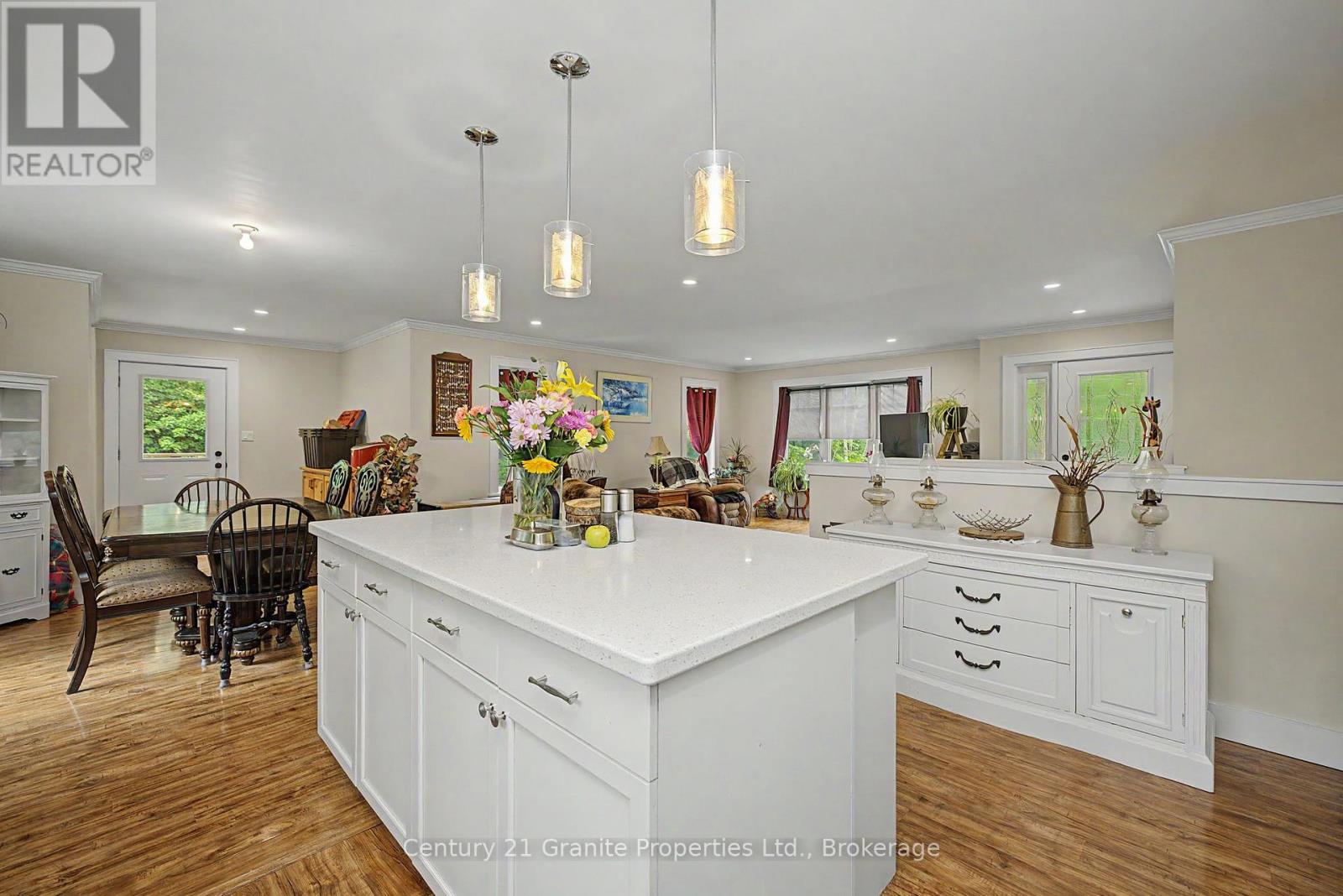 64 LOUCKS ROAD - 16