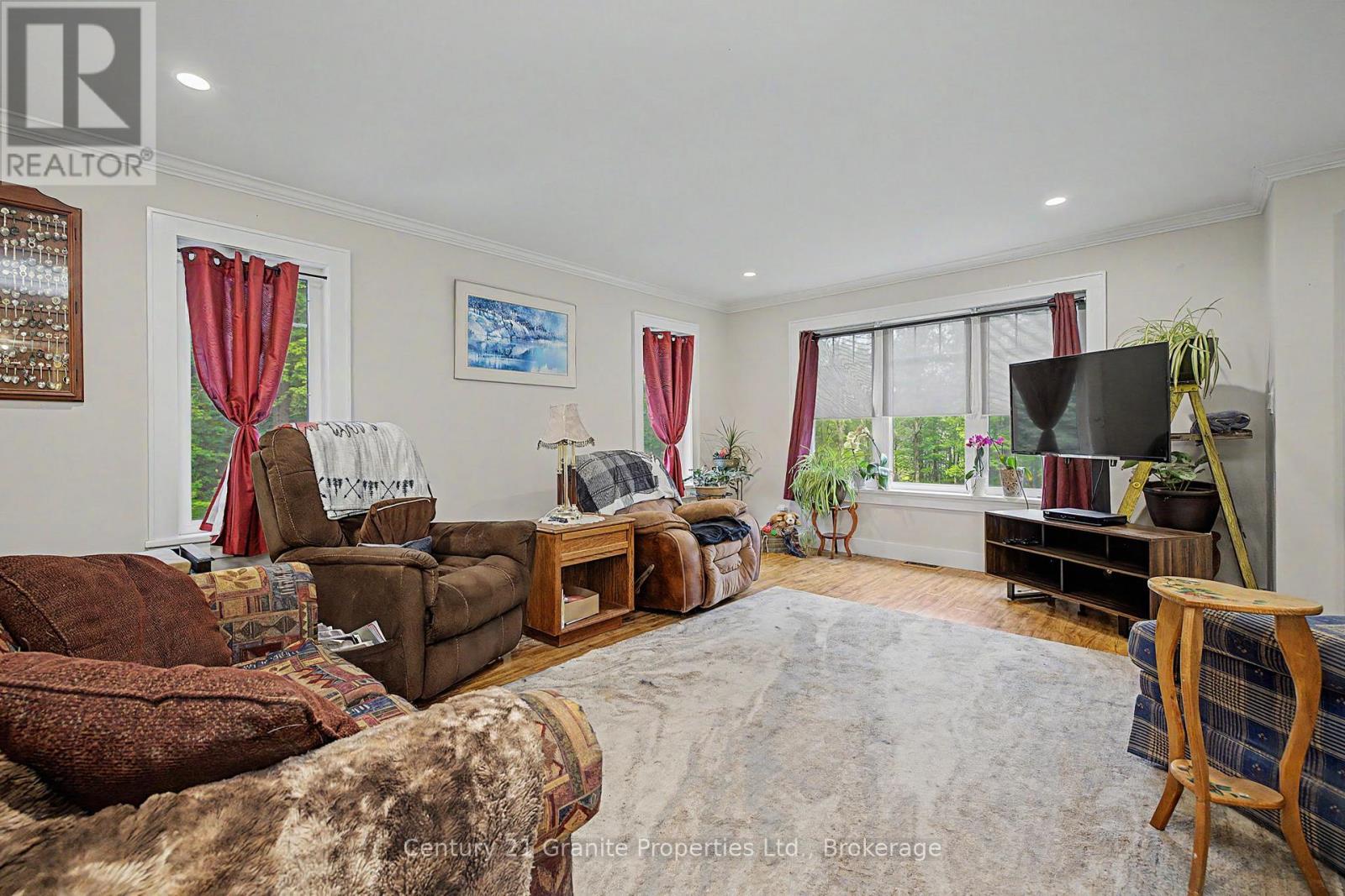 64 LOUCKS ROAD - 19
