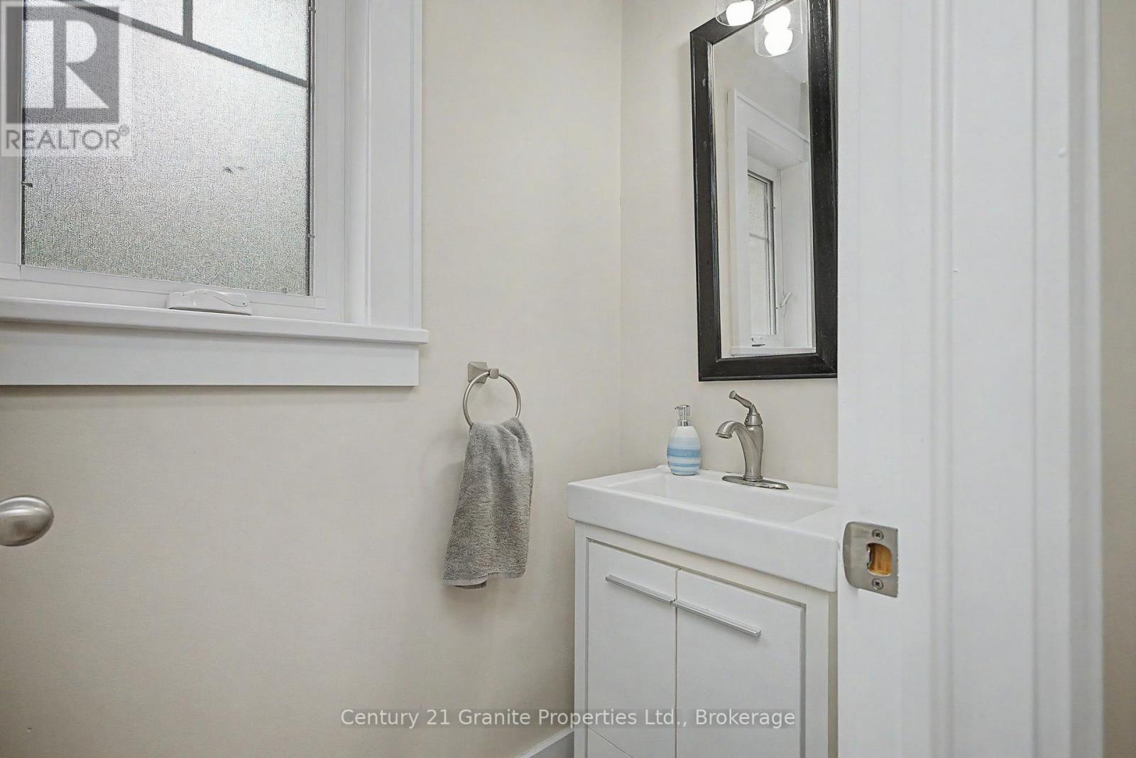 64 LOUCKS ROAD - 23