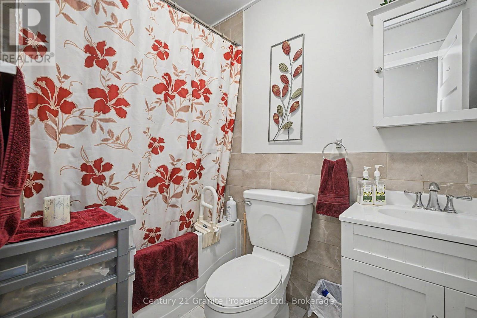 64 LOUCKS ROAD - 24