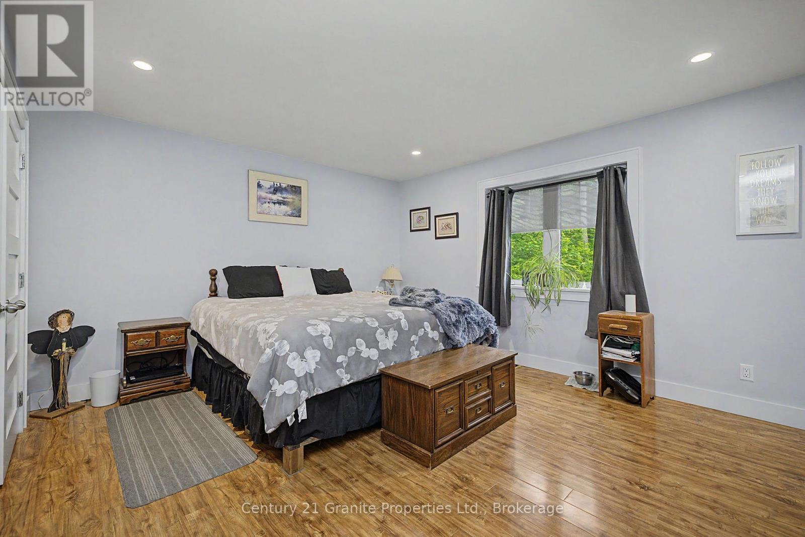64 LOUCKS ROAD - 25