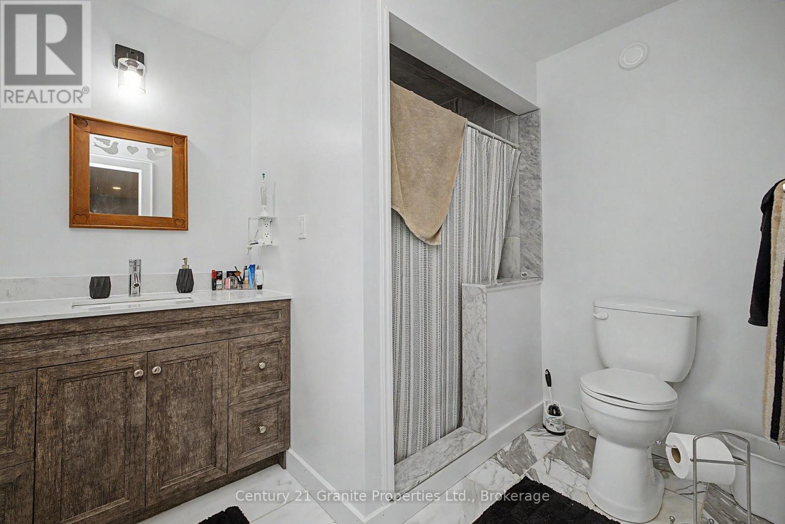64 LOUCKS ROAD - 27