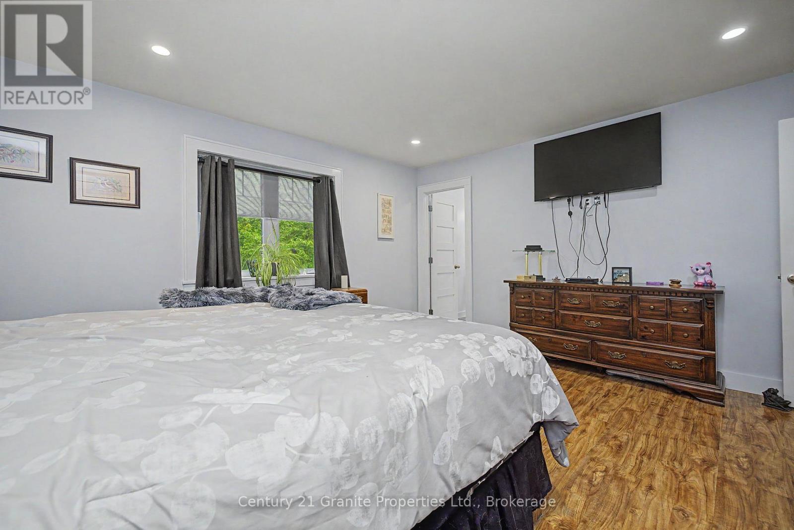 64 LOUCKS ROAD - 29