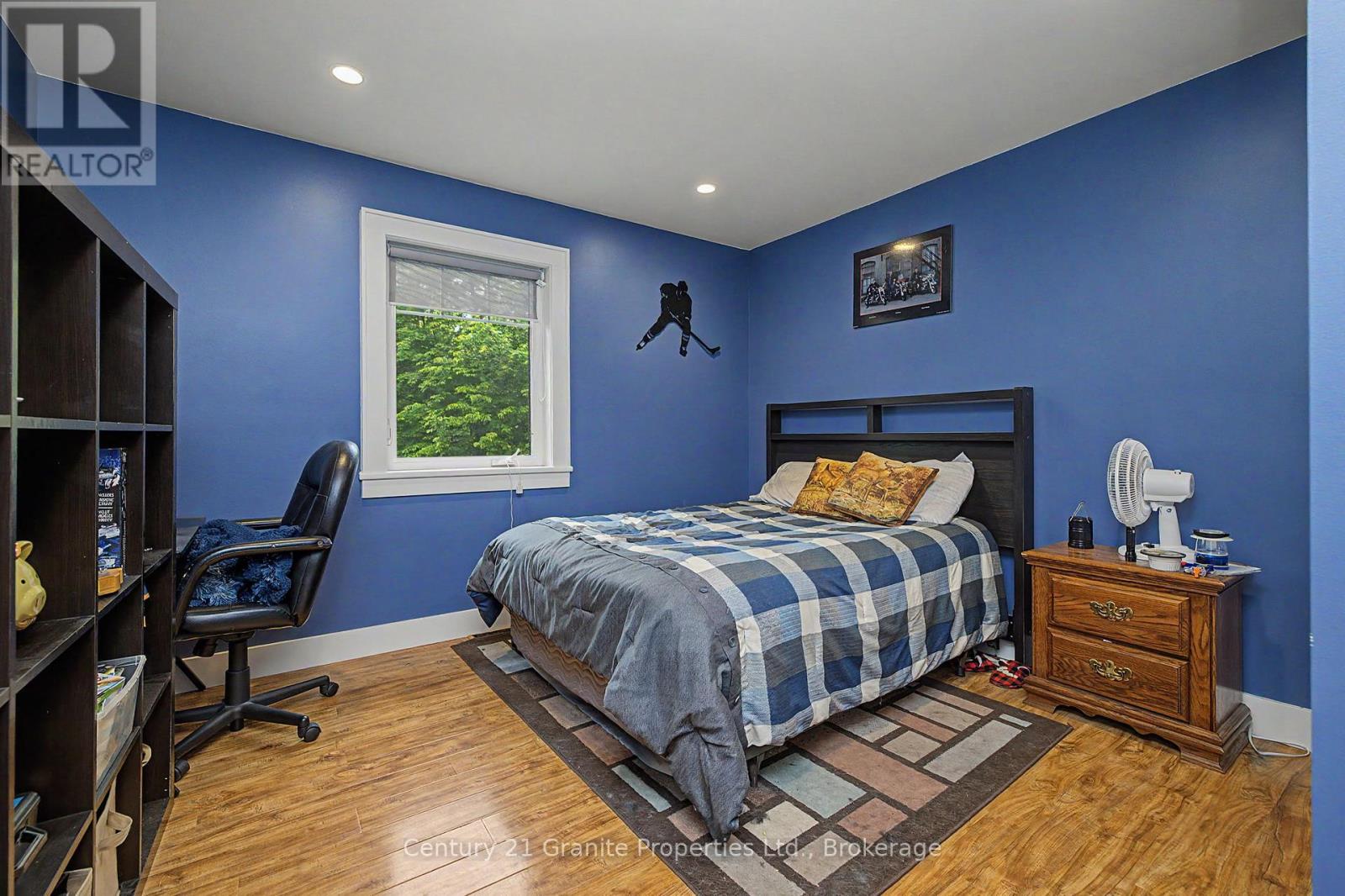 64 LOUCKS ROAD - 30