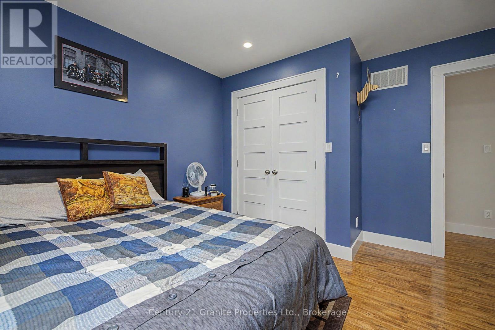 64 LOUCKS ROAD - 31