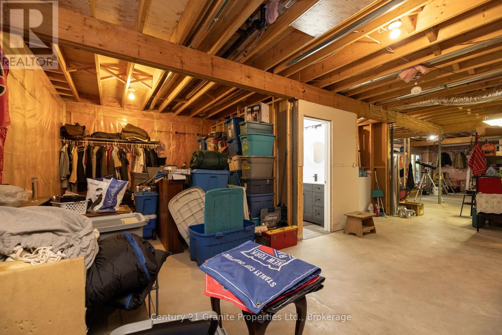 64 LOUCKS ROAD - 37