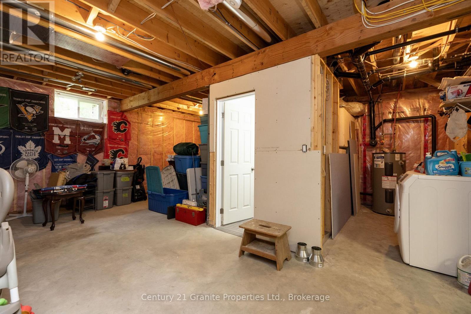 64 LOUCKS ROAD - 38