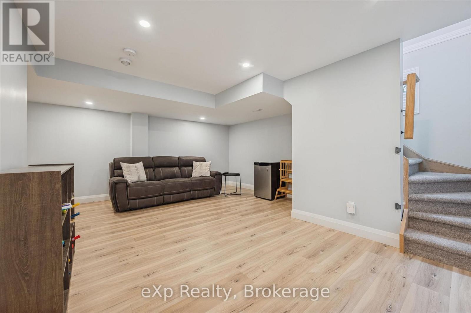 14 SADLER STREET - 25