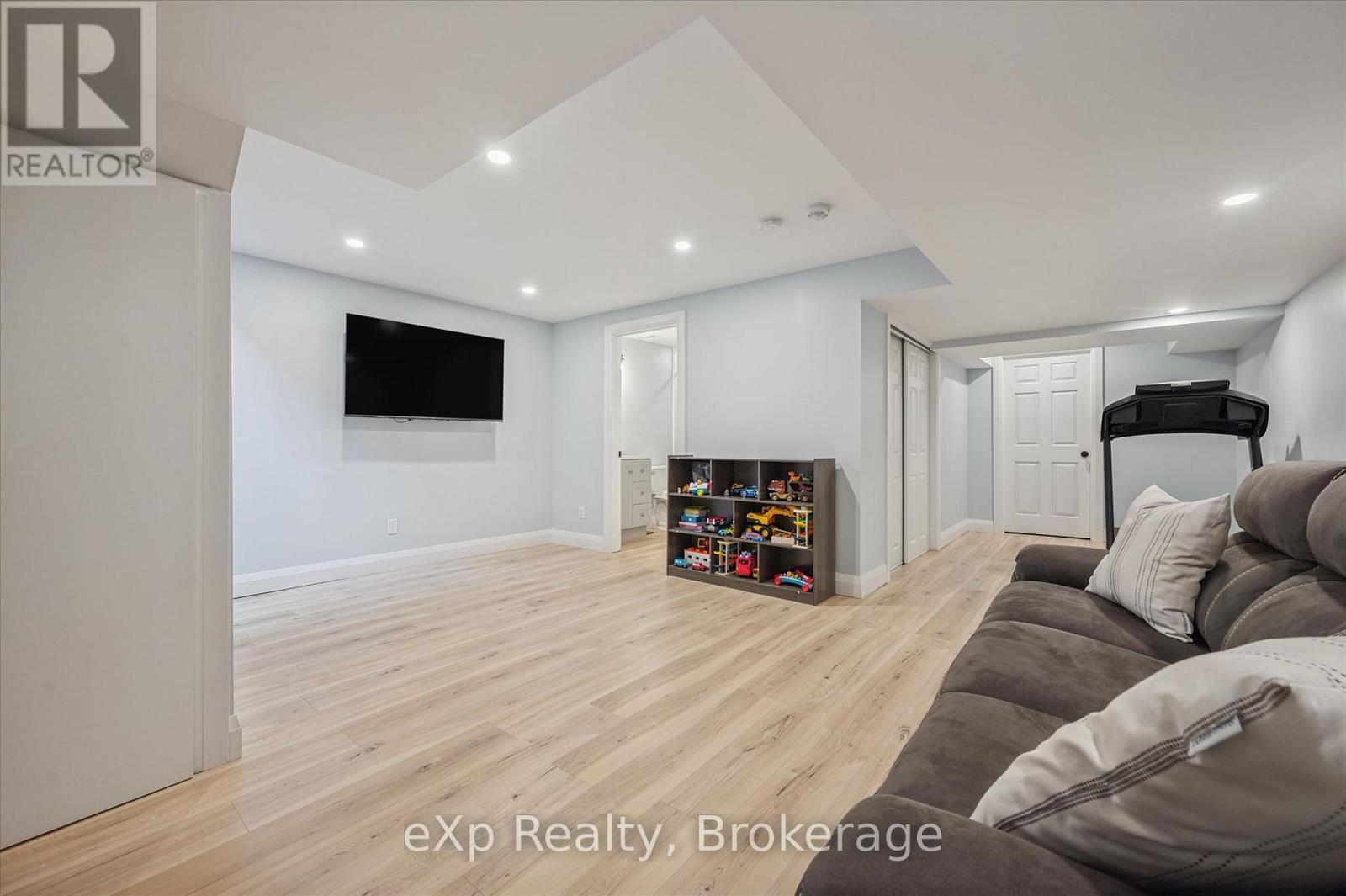 14 SADLER STREET - 27