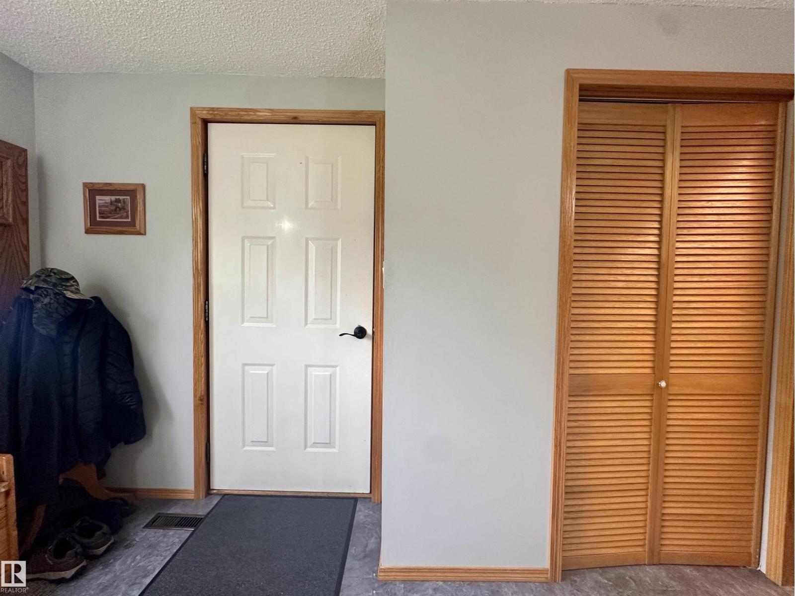 5309 51 ST - 17