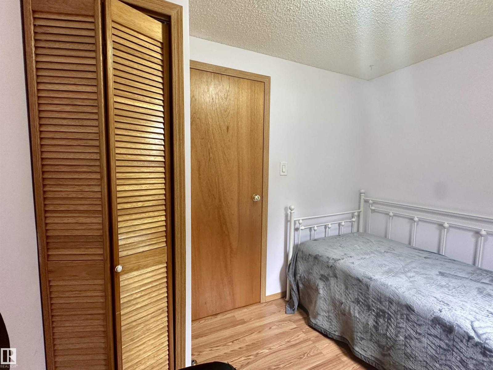 5309 51 ST - 44