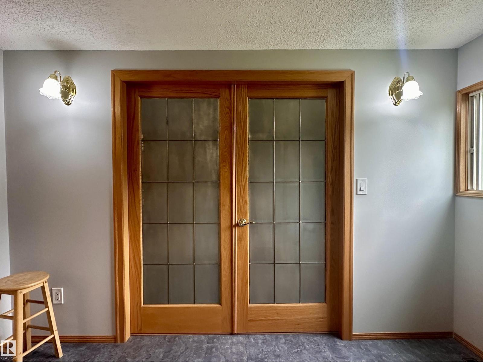 5309 51 ST - 18