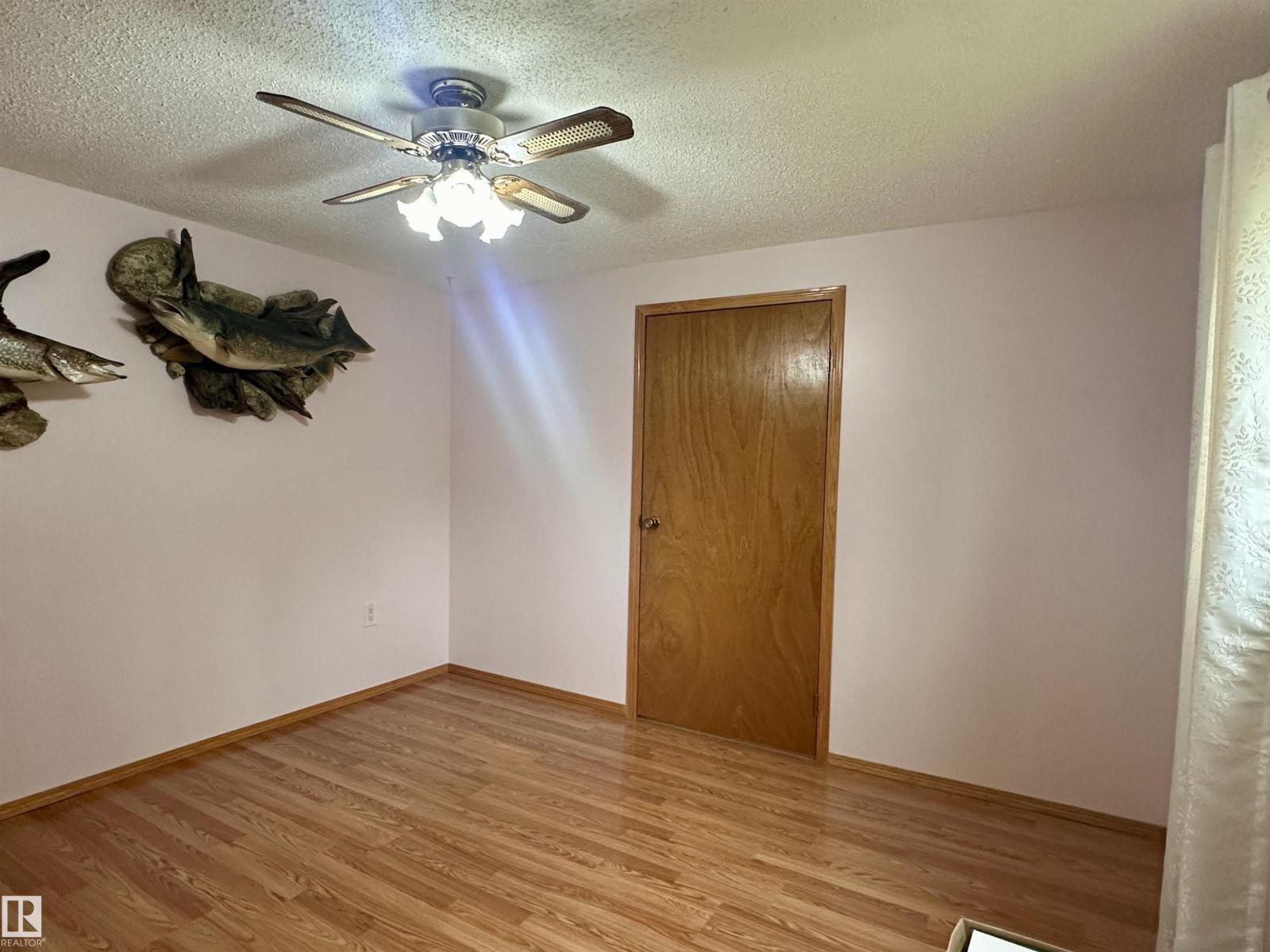 5309 51 ST - 22