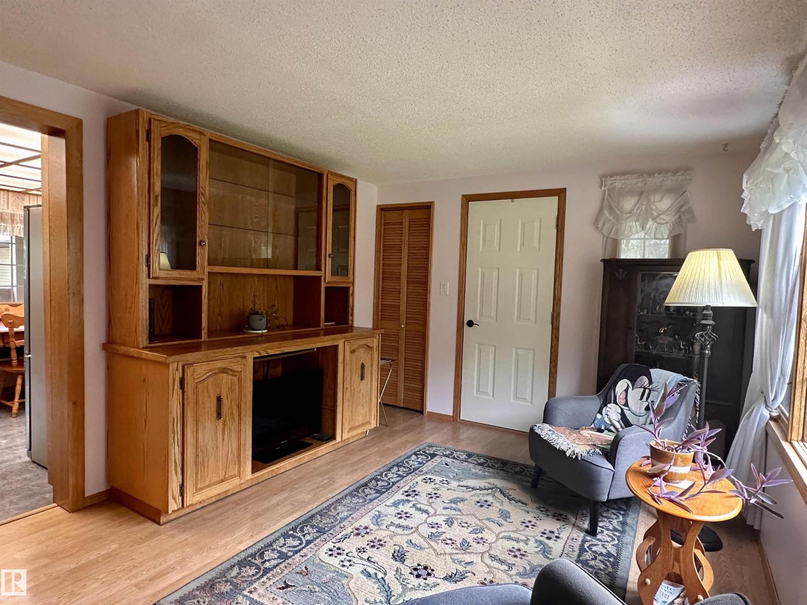5309 51 ST - Image 33