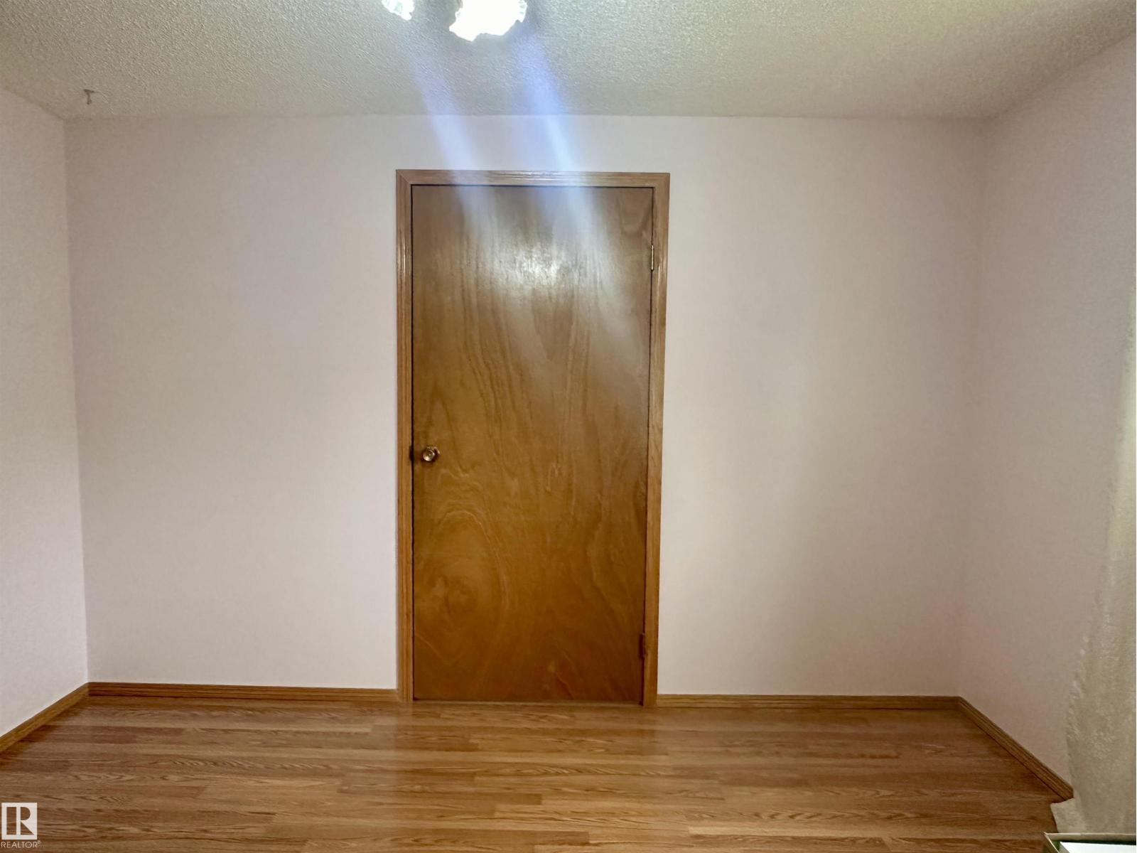 5309 51 ST - 21