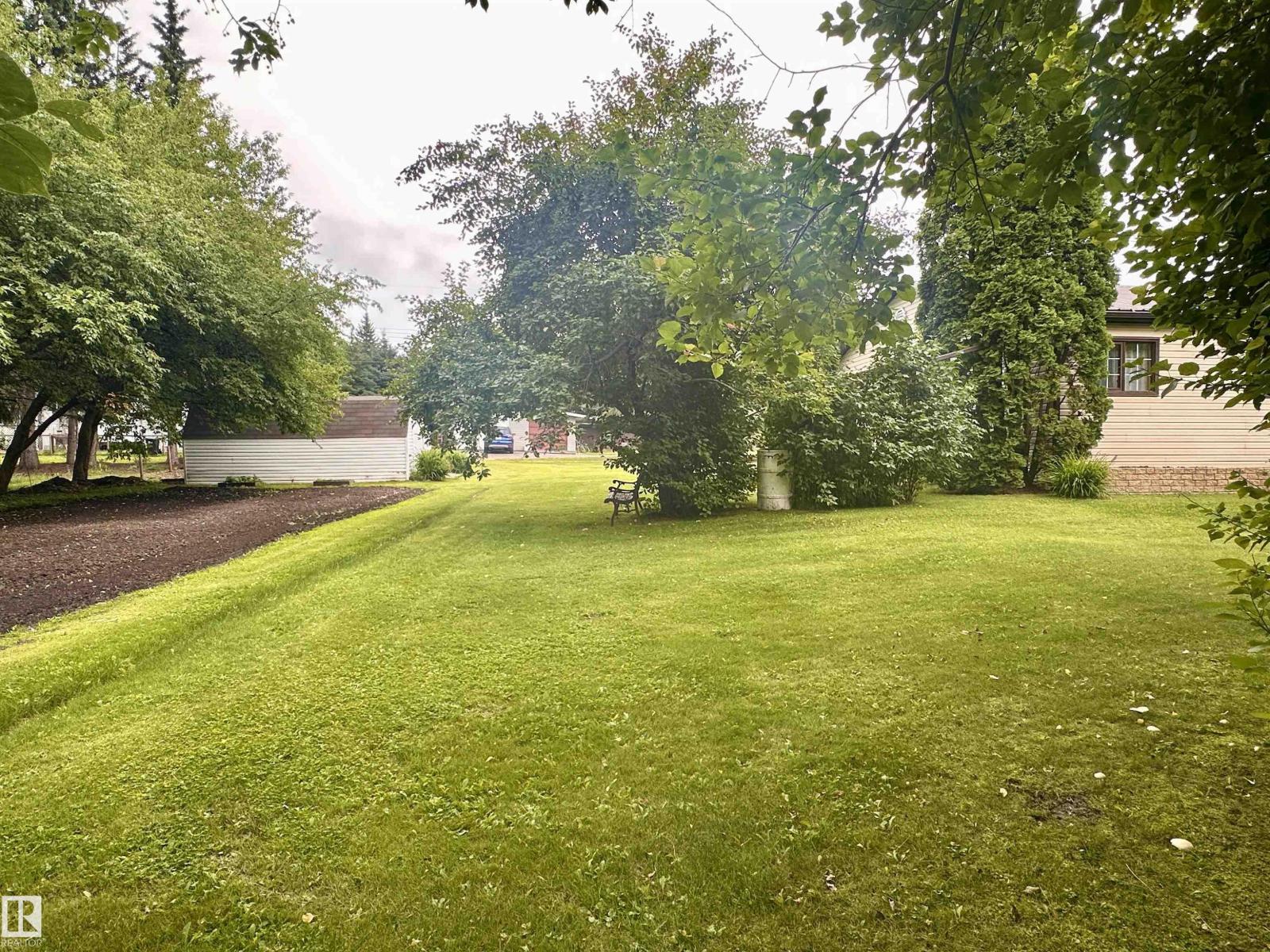 5309 51 ST - 65