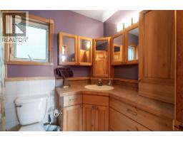 7621 Hudson Road, Anglemont, BC V0E1M8 Photo 15