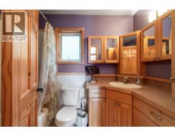7621 Hudson Road, Anglemont, BC V0E1M8 Photo 16