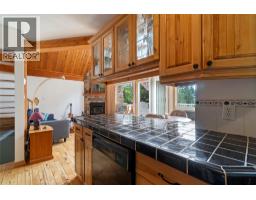 Kitchen - 7621 Hudson Road, Anglemont, BC V0E1M8 Photo 6
