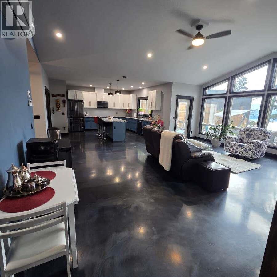 10795 Westshore Road - 10