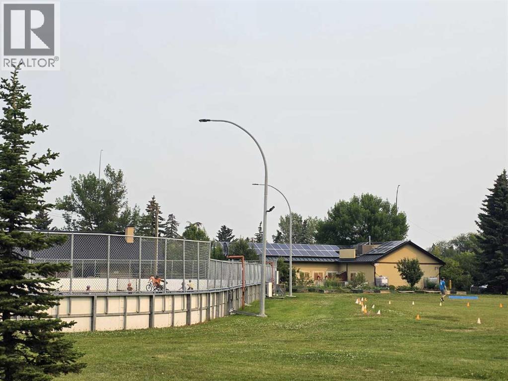 2435 29 Avenue SW - 35