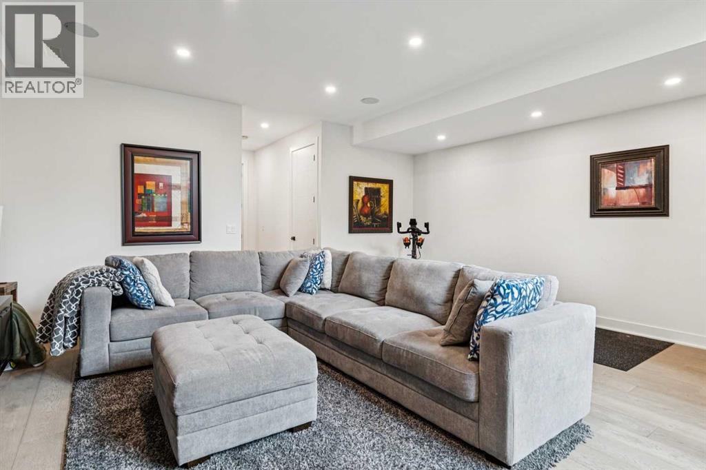 2435 29 Avenue SW - 28