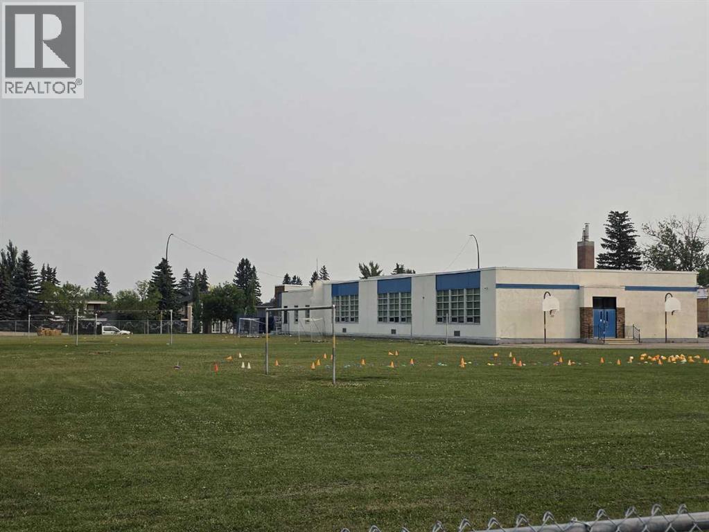 2435 29 Avenue SW - 36