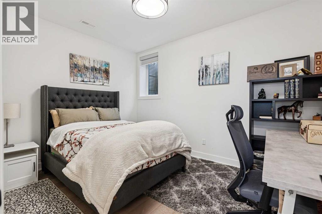 2435 29 Avenue SW - 30