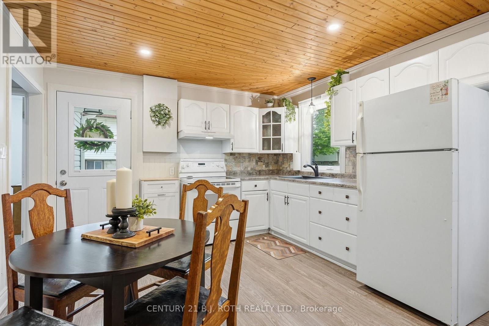 3408 CORONATION AVENUE - 1