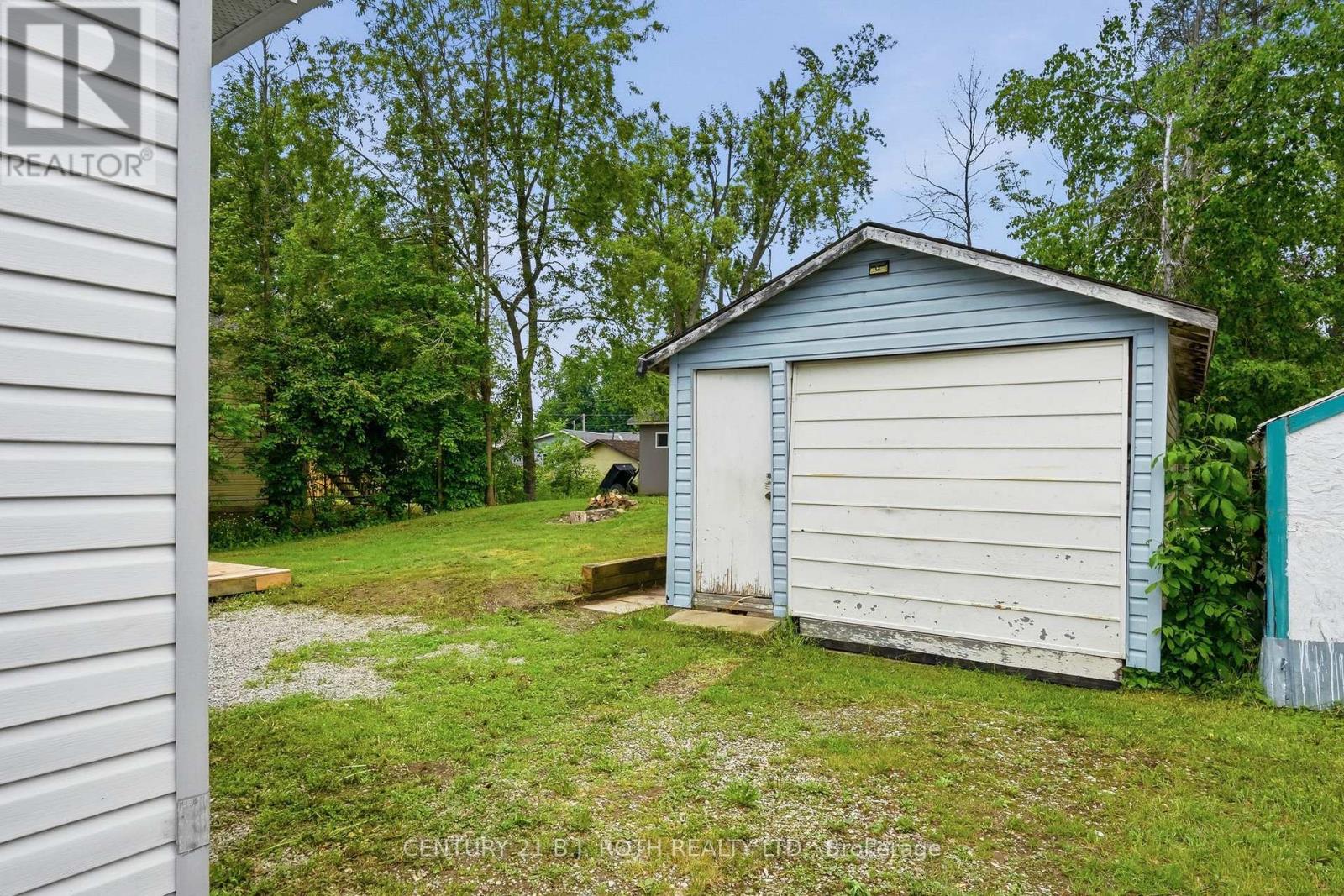 3408 CORONATION AVENUE - Image 27
