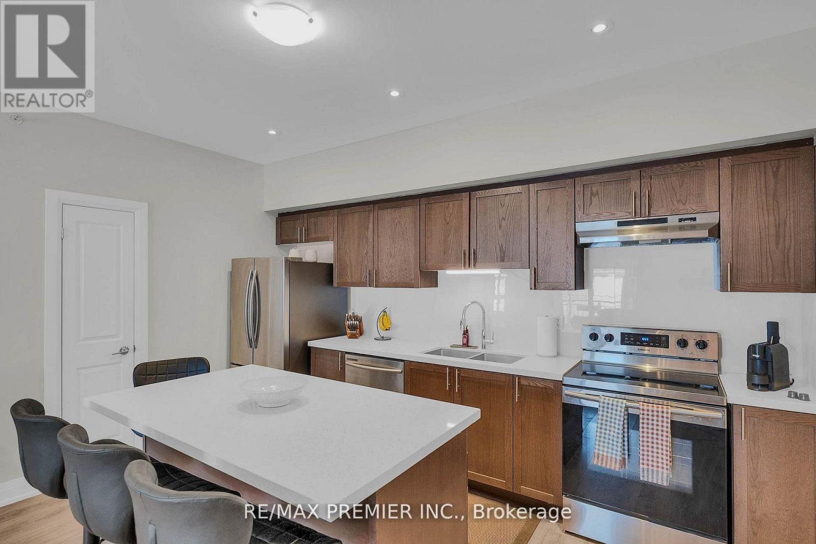 #110 299 CUNDLES ROAD E - 10