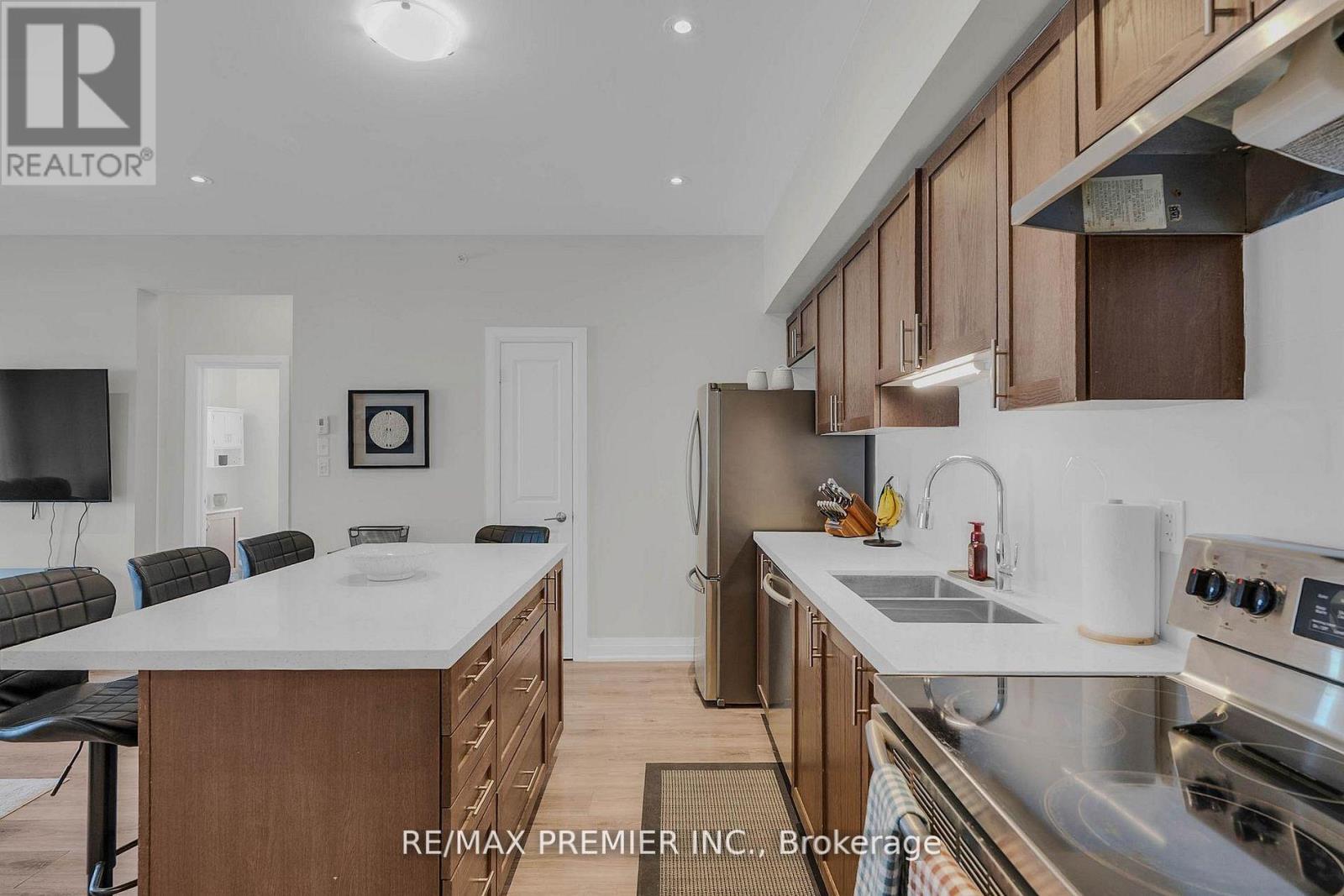 #110 299 CUNDLES ROAD E - 11
