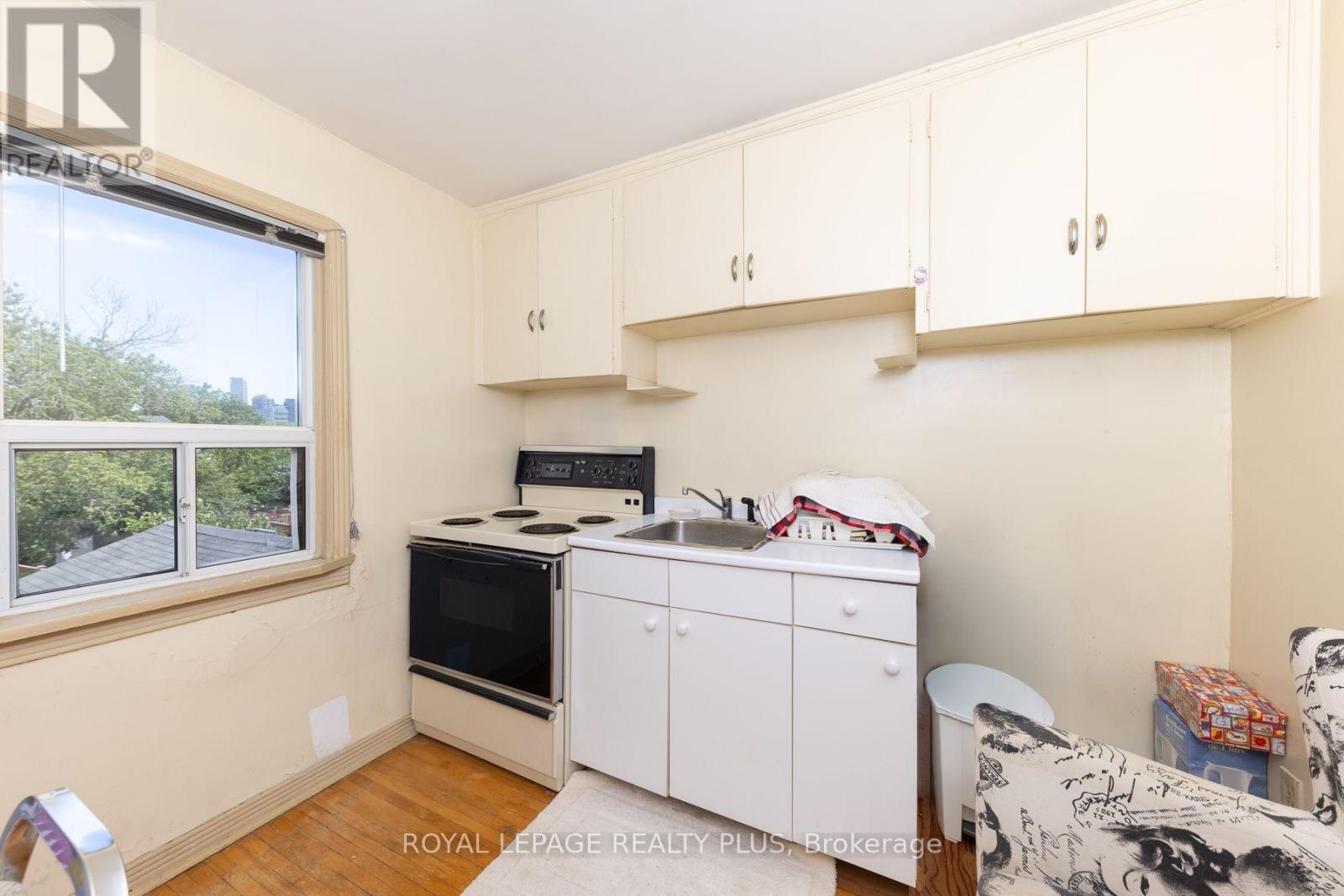 33 DAYTON AVENUE - 11