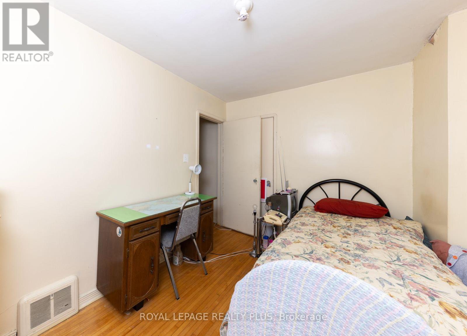 33 DAYTON AVENUE - 18