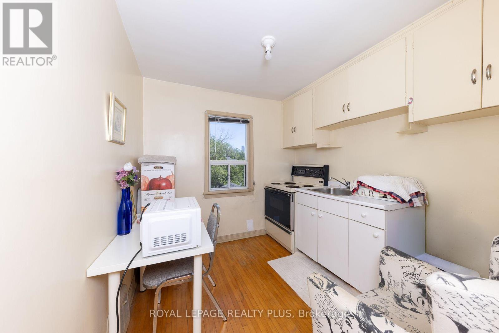 33 DAYTON AVENUE - 19