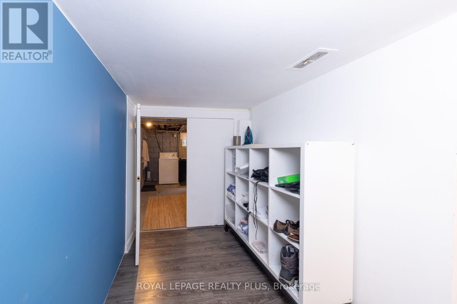 33 DAYTON AVENUE - 22