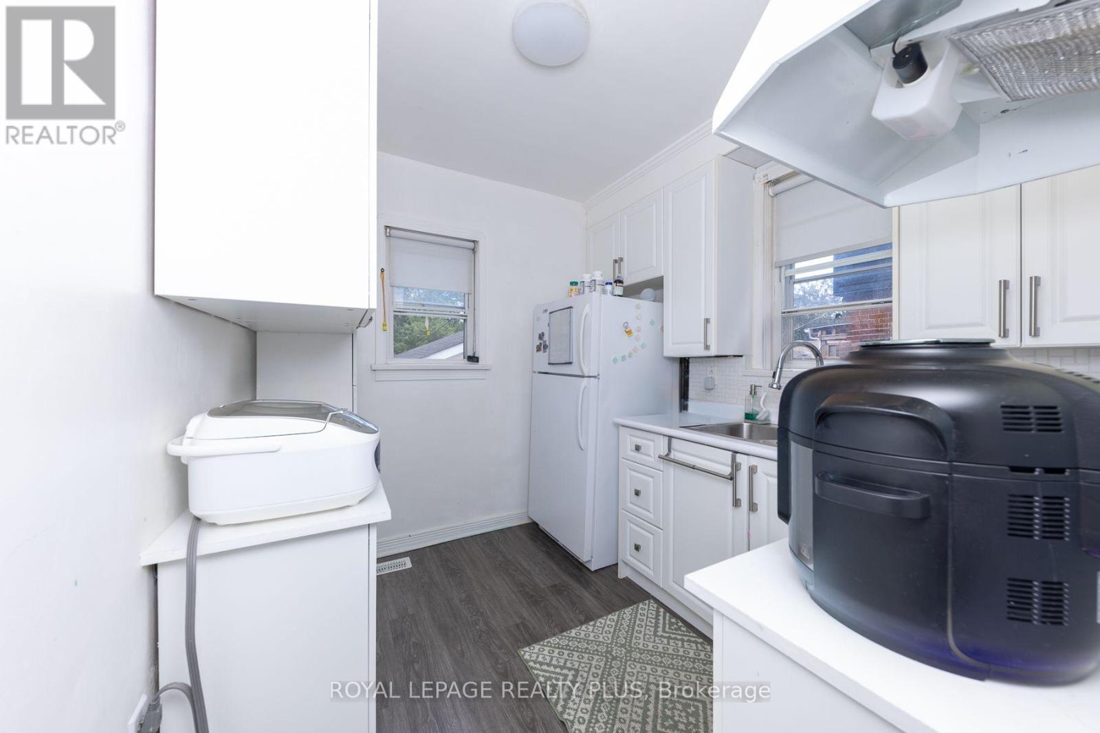 33 DAYTON AVENUE - 7