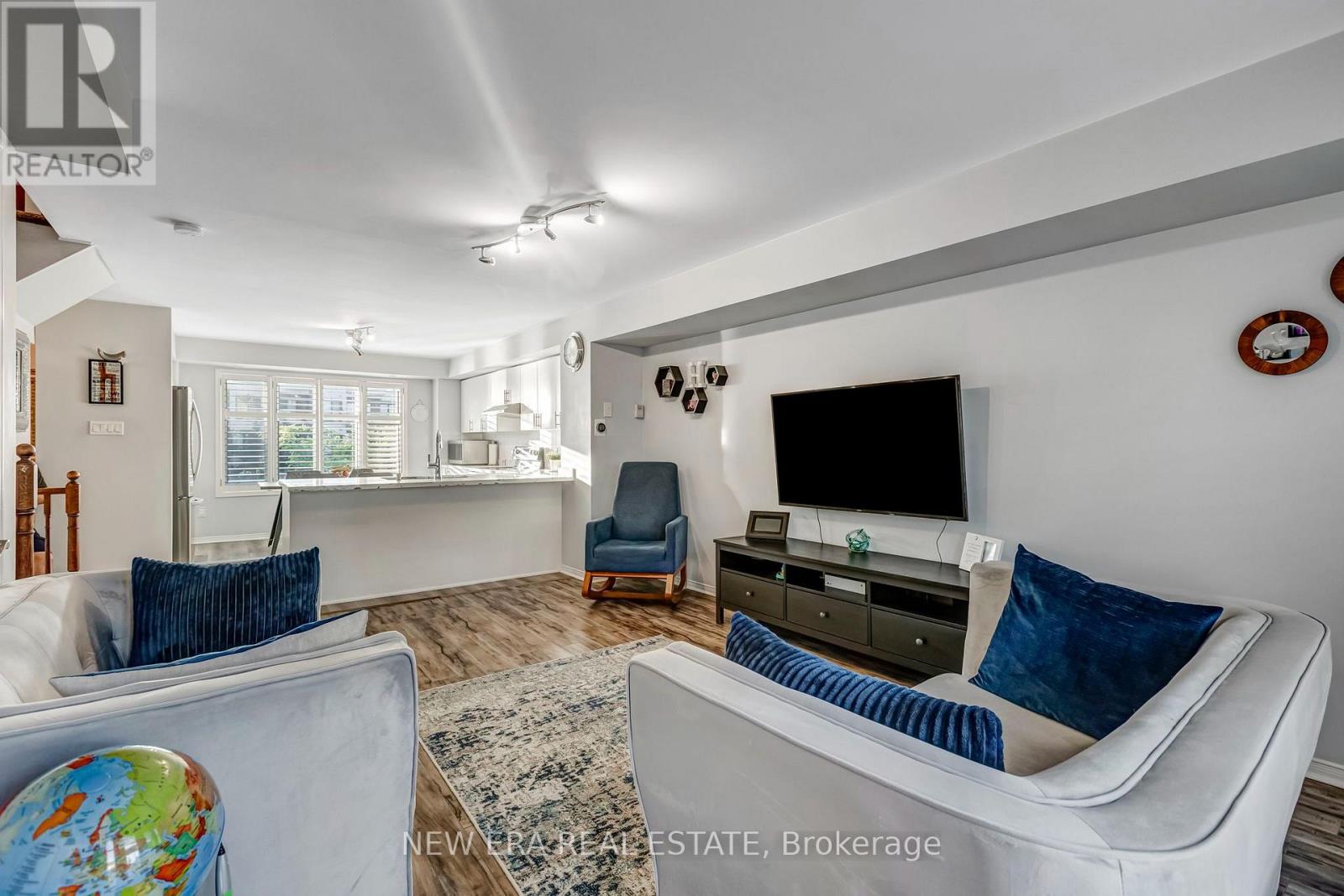 #60 3056 EGLINTON AVENUE W - 11