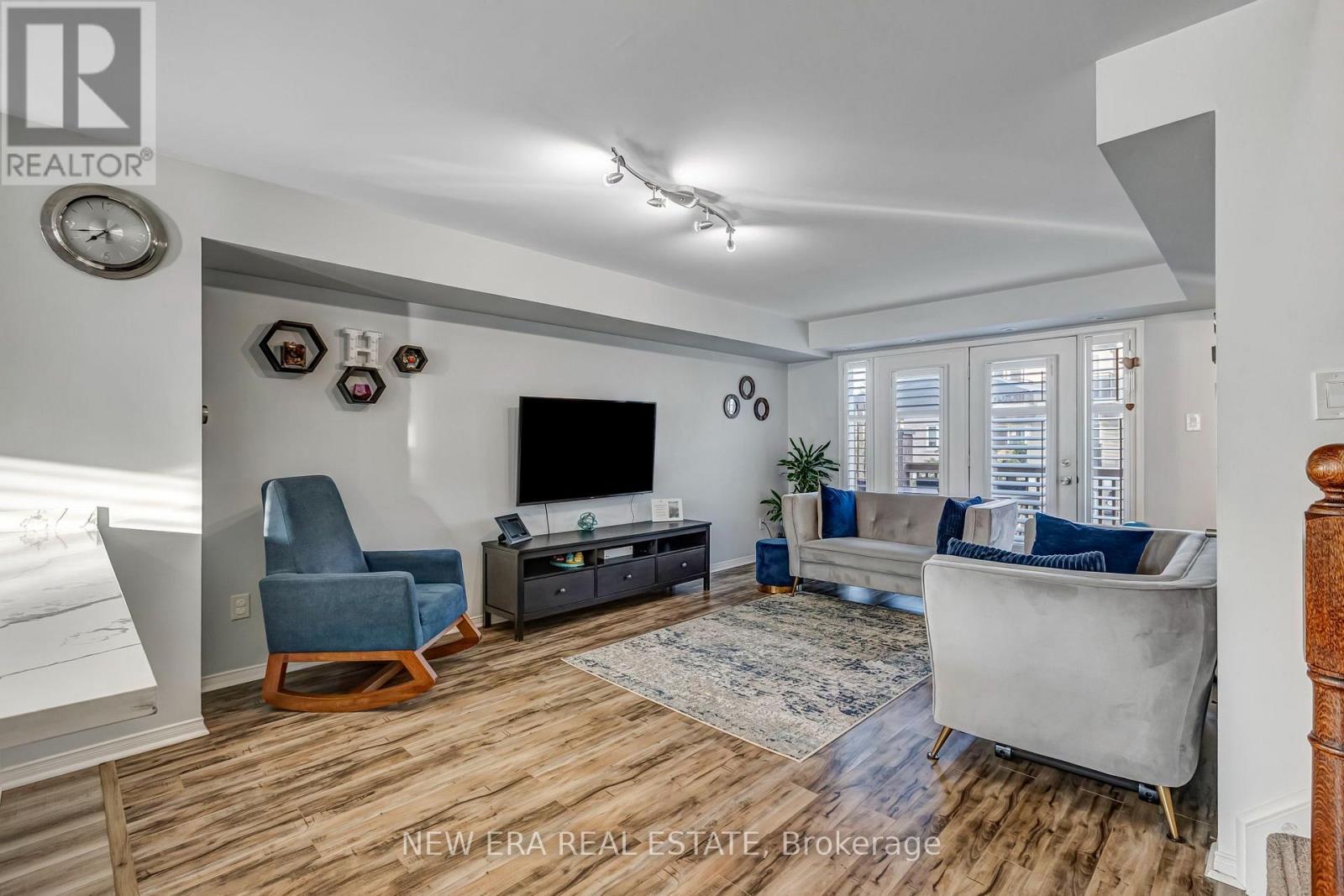 #60 3056 EGLINTON AVENUE W - 4