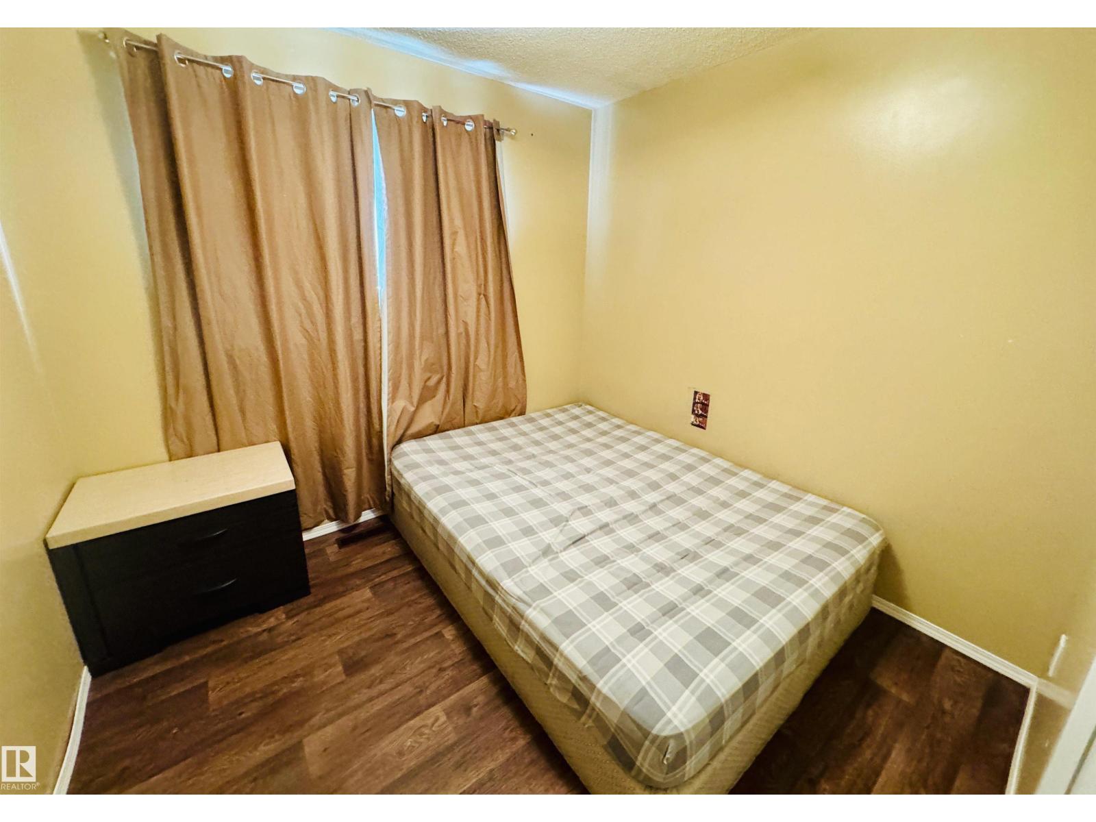 4210 48 AV - Image 13