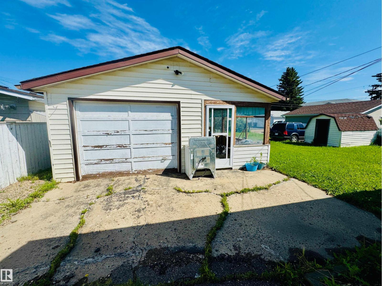 4210 48 AV - Image 21