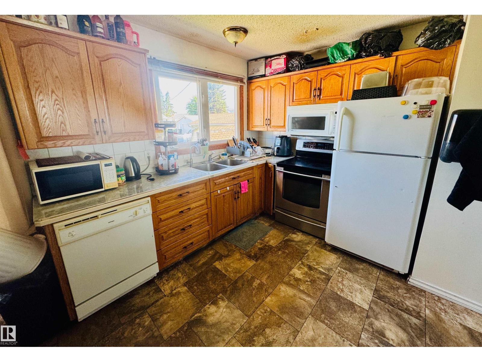4210 48 AV - Image 4