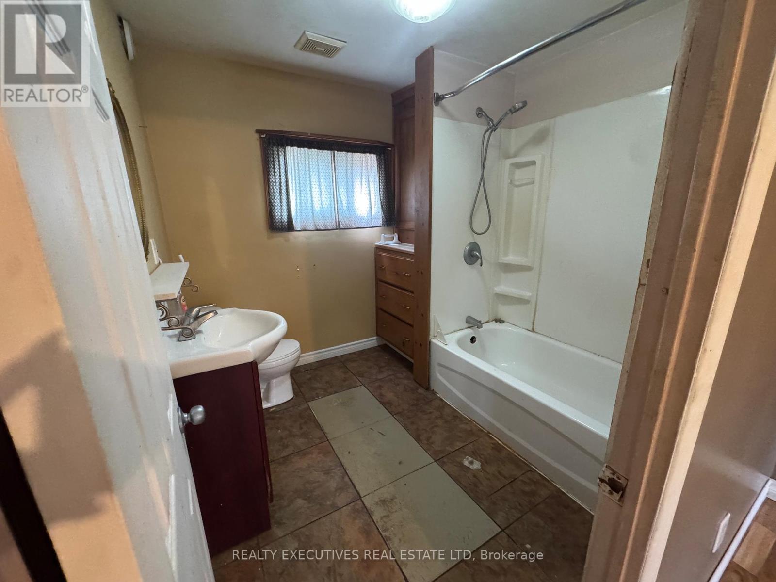 10146 509 ROAD N - 14