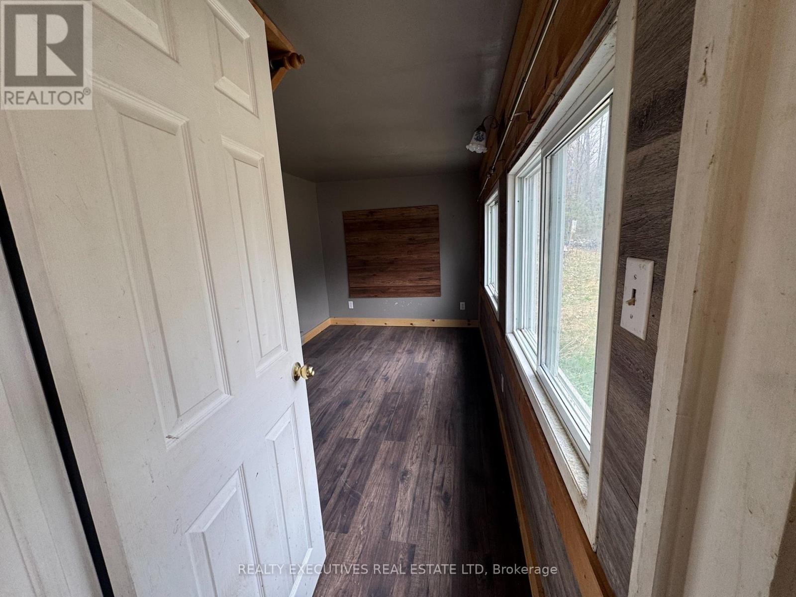 10146 509 ROAD N - 7