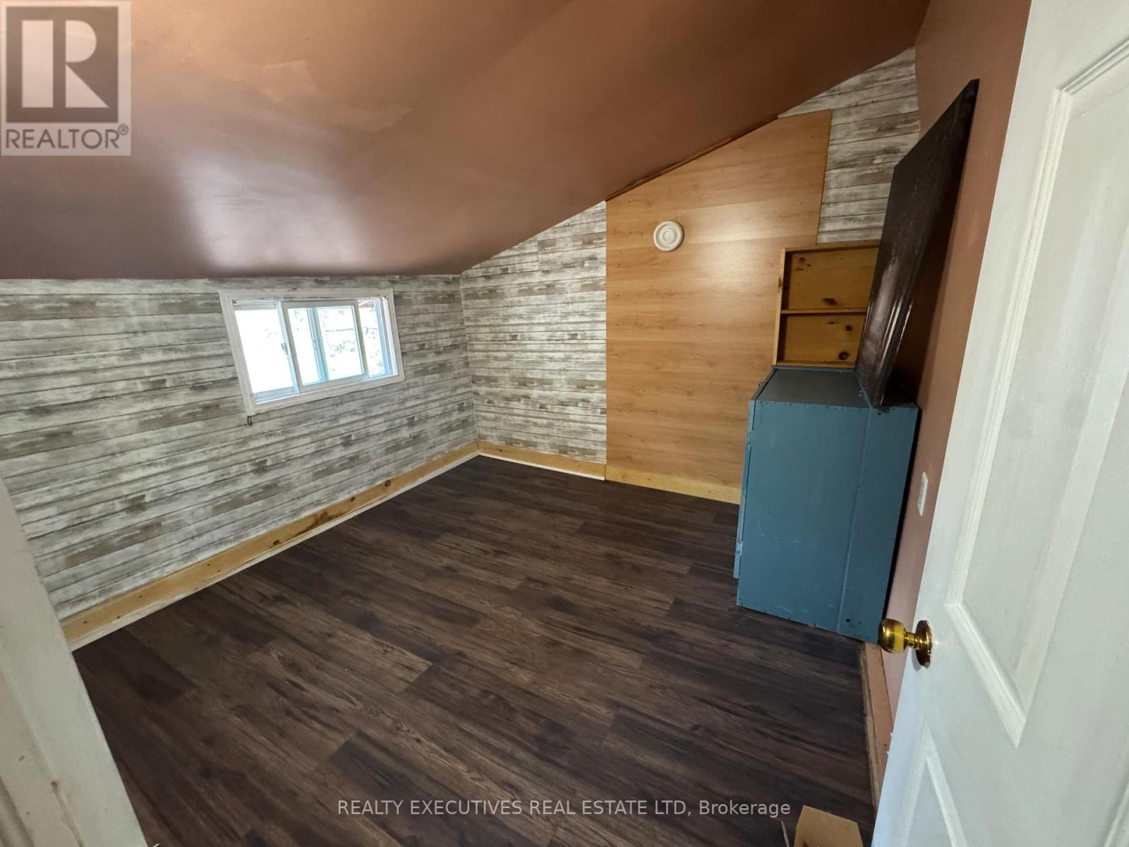 10146 509 ROAD N - 16