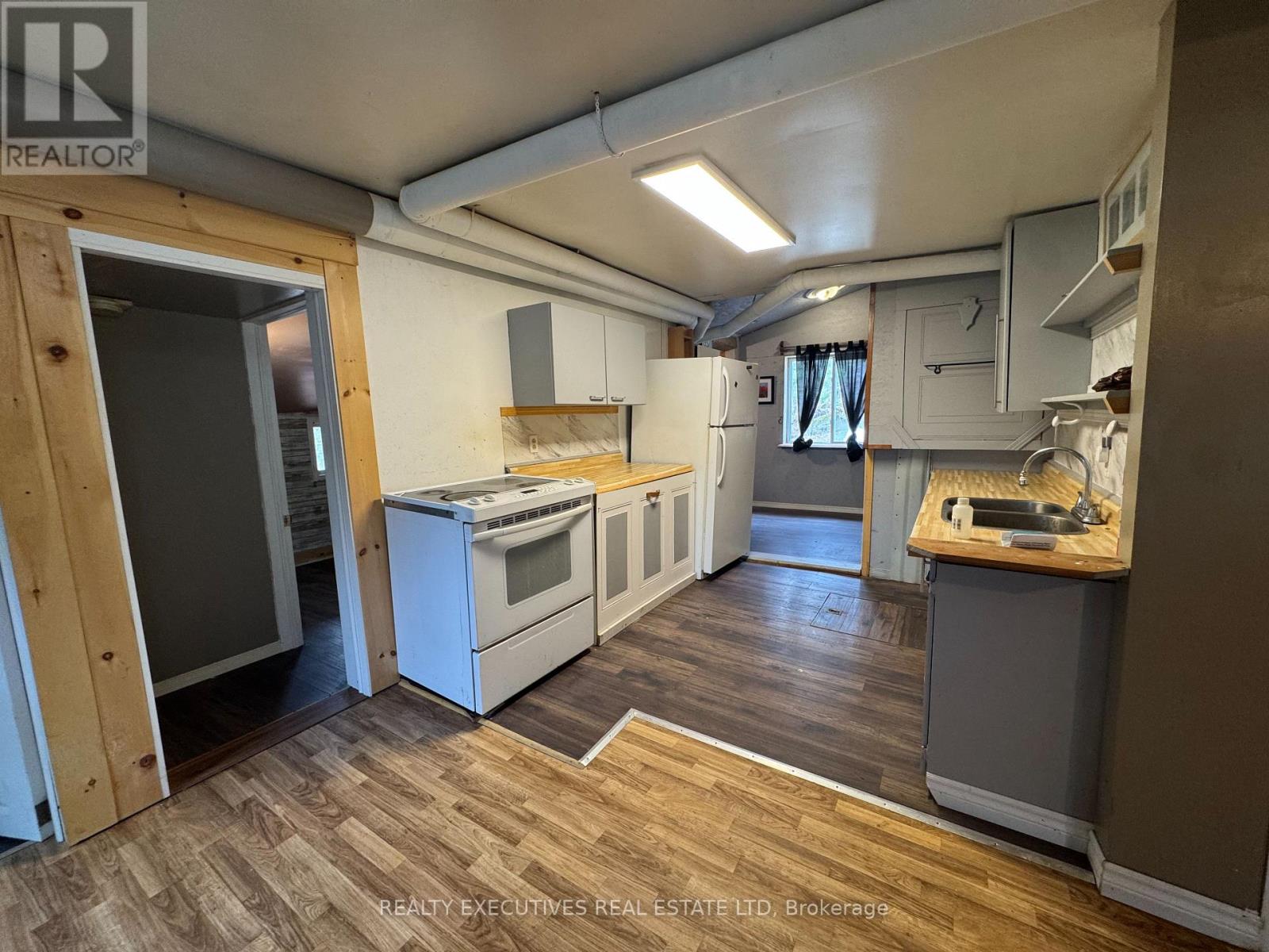 10146 509 ROAD N - 12